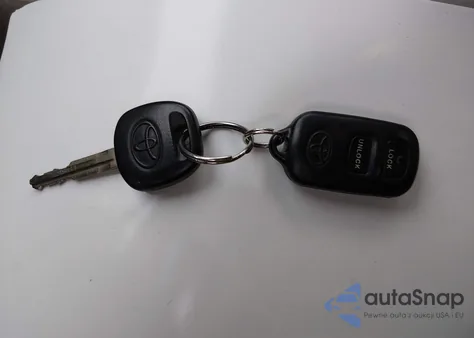 2005 Toyota Corolla Le z USA, uszkodzony, nr VIN 2T1BR32E45C424075